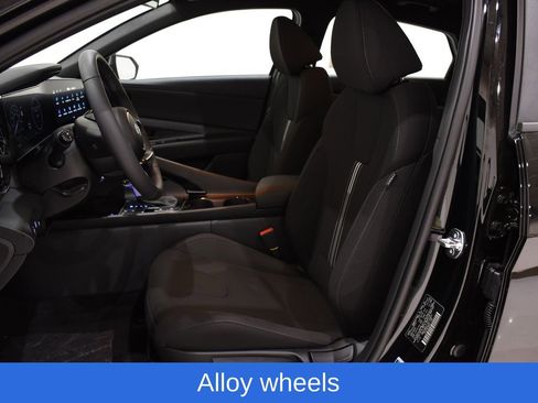 New 2025 Hyundai Elantra SEL image 23