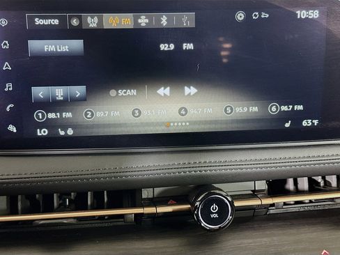 Used 2025 Nissan Ariya FWD image 21