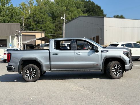 Used 2024 GMC Sierra 1500 AT4 w/ Technology Package AWD/4WD image 10