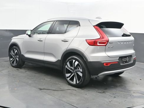 Certified 2025 Volvo XC40 B5 Plus image 5