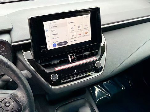 Used 2025 Toyota Corolla LE w/ Convenience Package image 25