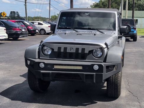 Used 2016 Jeep Wrangler Unlimited Sport w/ Connectivity Group AWD/4WD image 3