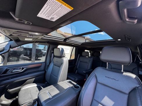 Used 2025 GMC Yukon Denali w/ Sun & Power Step Package AWD/4WD image 12