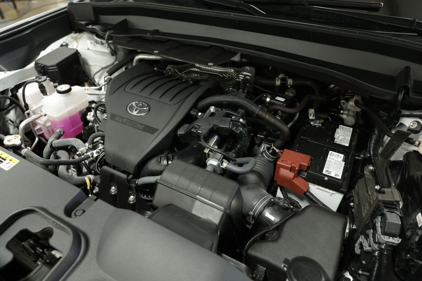 Used 2025 Toyota Grand Highlander AWD image 14