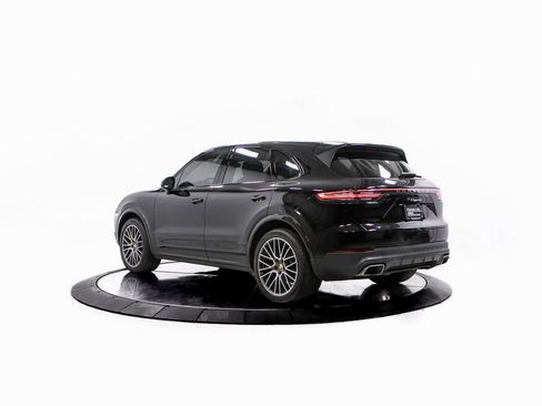 Certified 2023 Porsche Cayenne image 3