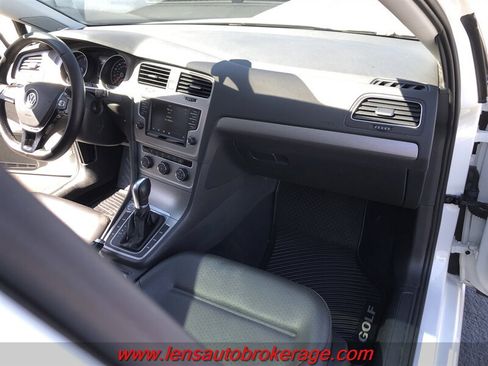 Used 2017 Volkswagen Golf SE FWD image 23