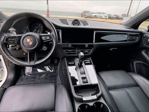 Used 2024 Porsche Macan image 19