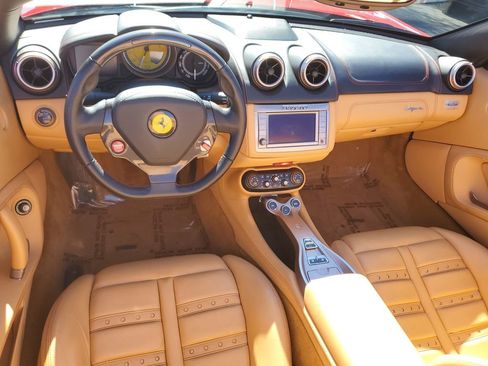 Used 2010 Ferrari California Spyder image 14