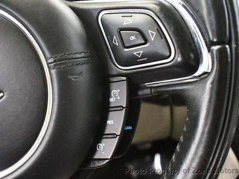Used 2015 Jaguar XJ image 37