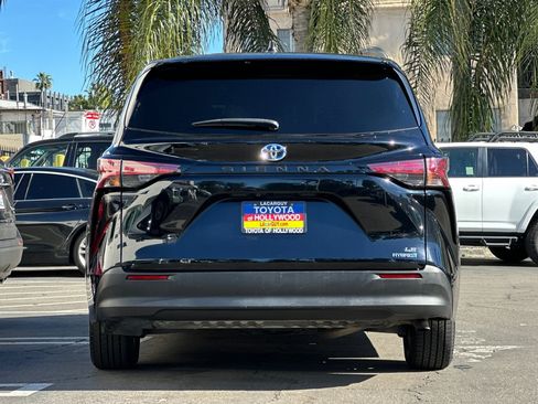 Used 2022 Toyota Sienna LE image 5