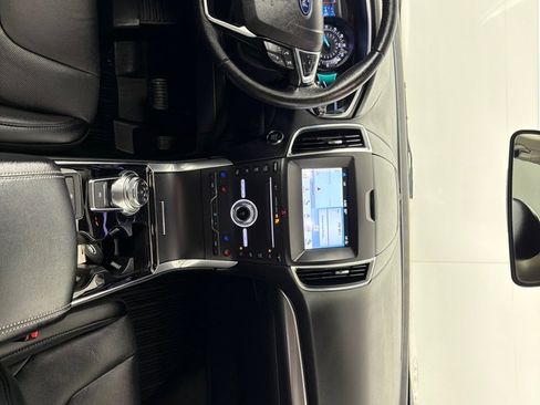 Used 2019 Ford Edge Titanium w/ Equipment Group 301A AWD/4WD image 27