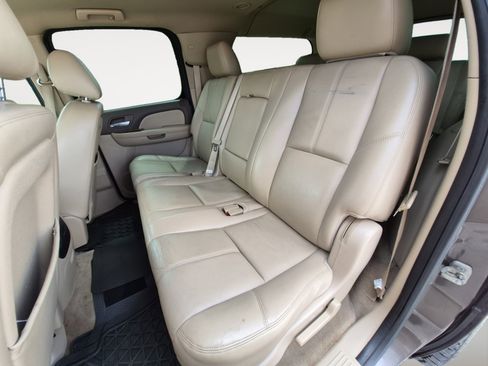 Used 2013 Chevrolet Suburban LT image 22