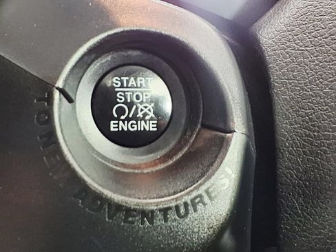 Used 2017 Jeep Renegade Altitude FWD image 18