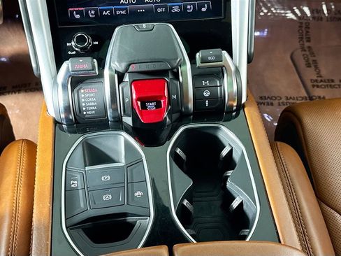 Used 2020 Lamborghini Urus image 19