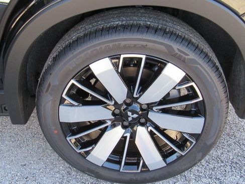 New 2025 Mitsubishi Outlander SE image 8