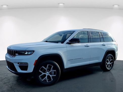 Used 2024 Jeep Grand Cherokee Limited AWD/4WD image 2