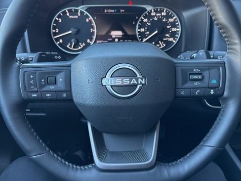 Certified 2025 Nissan Rogue SV image 8