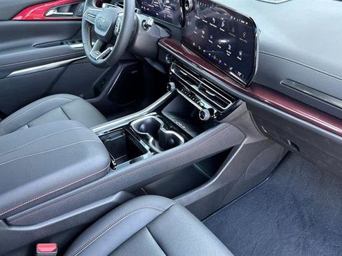 New 2025 Chevrolet Traverse Z71 w/ Enhanced Driving Package image 19