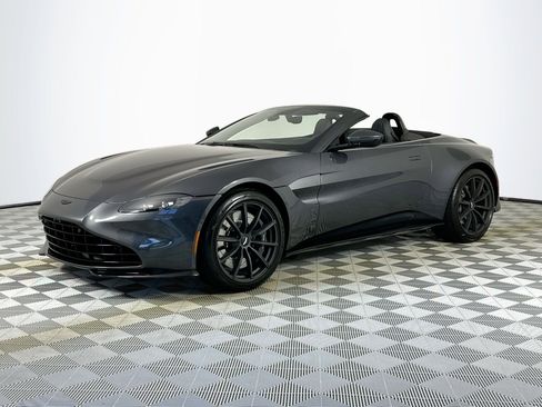 Used 2021 Aston Martin V8 Vantage Roadster RWD image 13