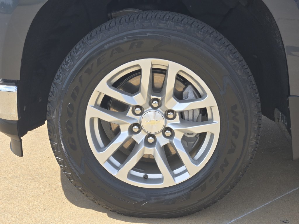 Used 2021 Chevrolet Silverado 1500 LT RWD image 13