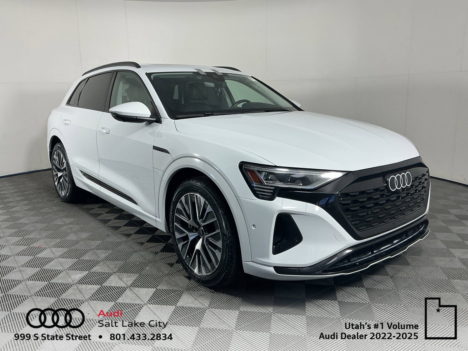 Used 2024 Audi Q8 e-tron Prestige w/ Prestige Package AWD/4WD image 1