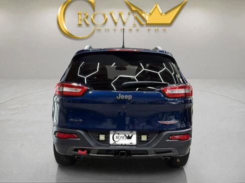 Used 2018 Jeep Cherokee Trailhawk image 8