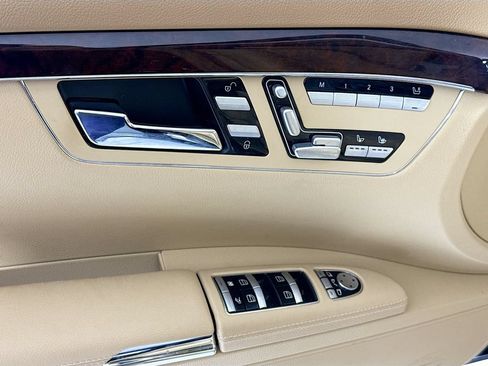 Used 2011 Mercedes-Benz S 550 4MATIC image 23