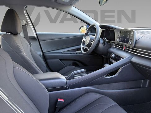 Used 2023 Hyundai Elantra SEL image 7