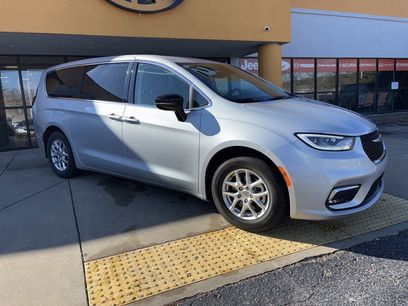 Used 2024 Chrysler Pacifica Touring-L