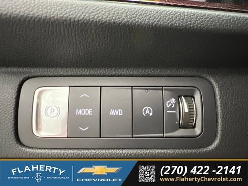 Used 2025 Chevrolet Traverse Z71 w/ Enhanced Driving Package AWD/4WD image 26