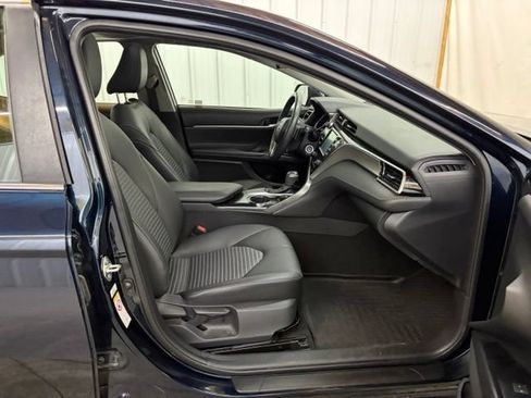Used 2018 Toyota Camry SE w/ Moonroof Package FWD image 19