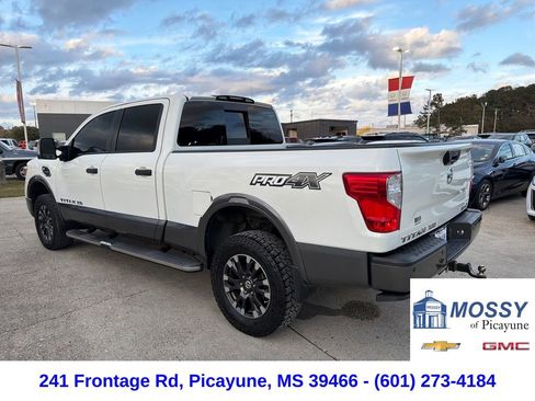 Used 2018 Nissan Titan PRO-4X w/ Pro-4x Convenience Package image 3