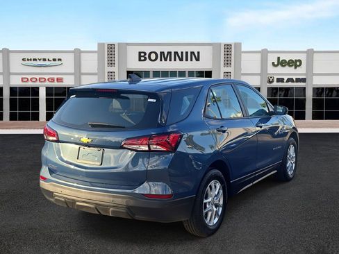 Used 2024 Chevrolet Equinox LS w/ Driver Confidence II Package image 3