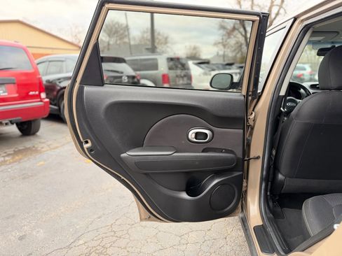 Used 2015 Kia Soul + image 28