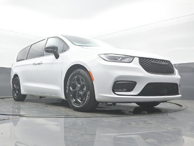 Used 2024 Chrysler Pacifica Limited FWD image 53
