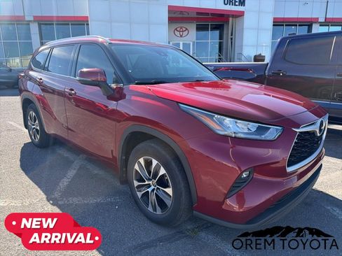 Used 2020 Toyota Highlander XLE AWD/4WD image 6