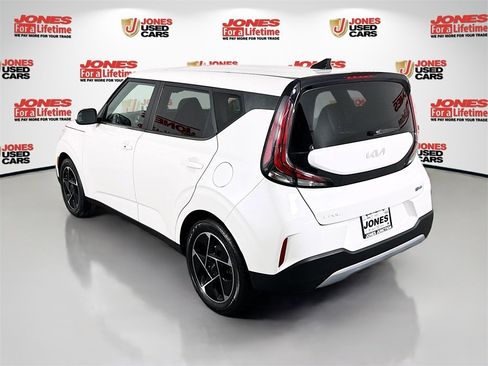 Used 2023 Kia Soul EX image 2