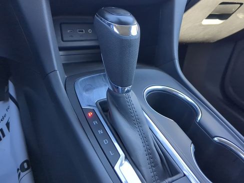 Used 2021 Chevrolet Equinox LT image 16