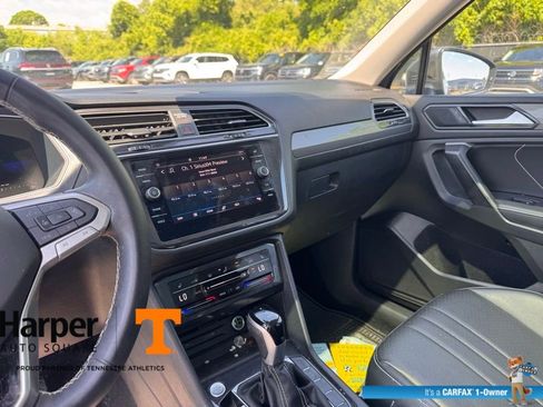 Used 2024 Volkswagen Tiguan SE w/ Panoramic Sunroof Package image 16