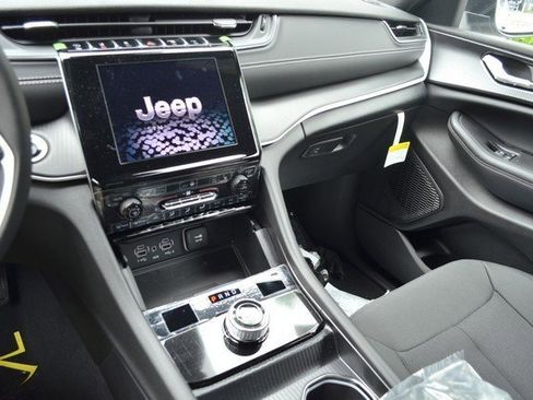 New 2025 Jeep Grand Cherokee L Laredo w/ Luxury Tech Group I image 21