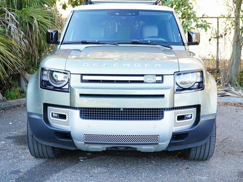 Used 2020 Land Rover Defender 110 HSE image 3