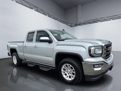 Used 2019 GMC Sierra 1500 SLE w/ SLE Value Package AWD/4WD image 10
