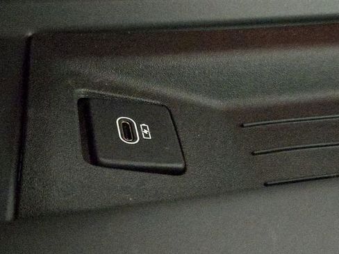 Used 2023 Land Rover Defender 130 X image 27