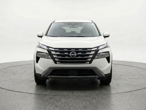 Used 2025 Nissan Rogue SV AWD/4WD image 2