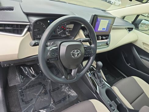 Used 2025 Toyota Corolla LE image 21