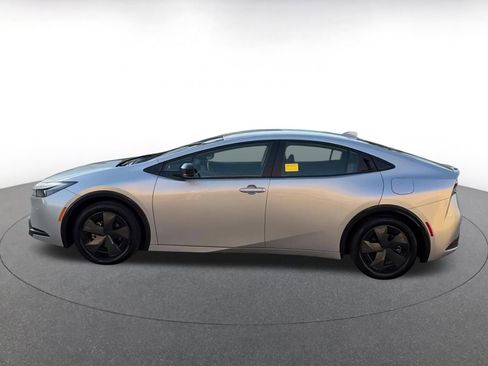 Used 2025 Toyota Prius LE image 8