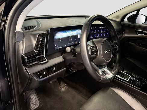 Used 2025 Kia Sportage SX image 9