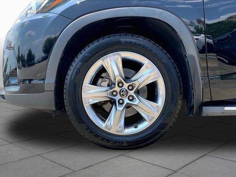 Used 2018 Toyota Highlander Limited AWD/4WD image 11