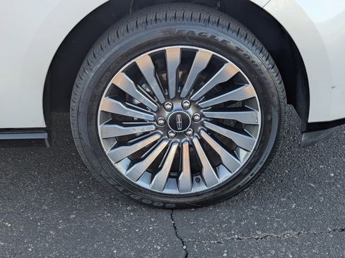 Used 2018 Lincoln Navigator Reserve image 10