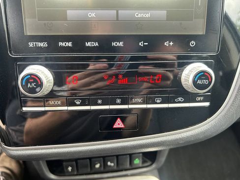 Used 2020 Mitsubishi Outlander GT AWD/4WD image 32